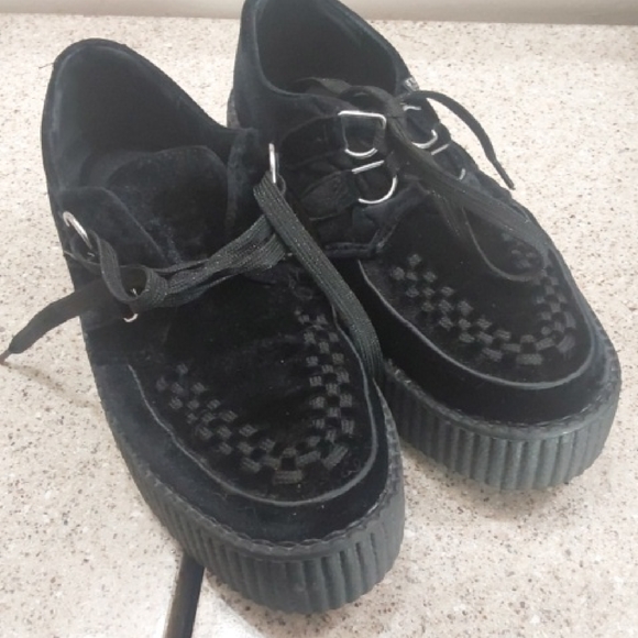 T.U.K Black Platform Shoes - Picture 5 of 7